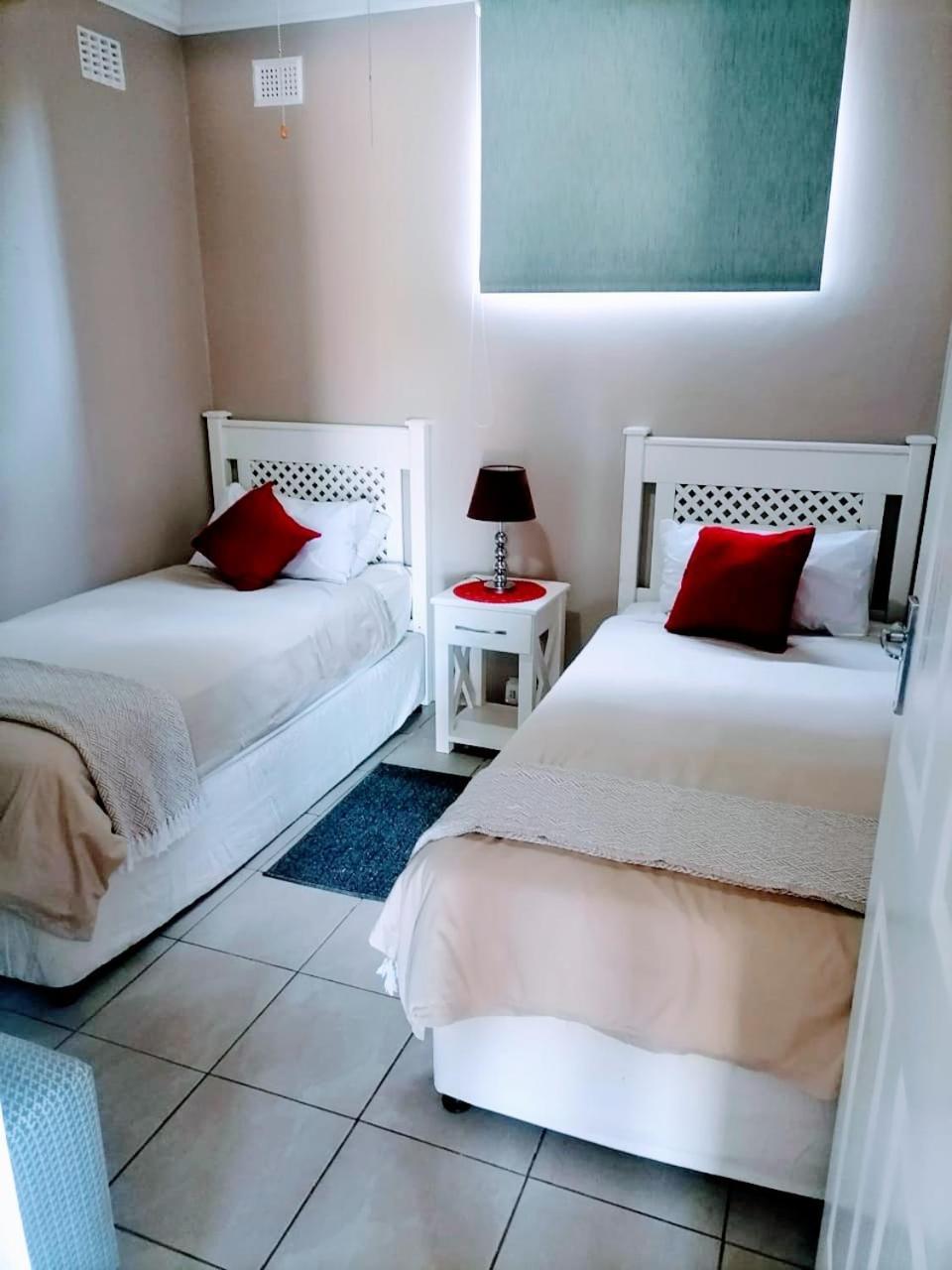 Poolside Guest House 포트 셉스턴 객실 사진